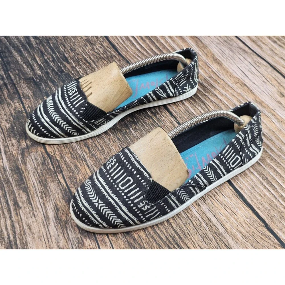 Blowfish Flat Shoes Fabric Uppers Slip On Black White Tribal Womens 9.5
